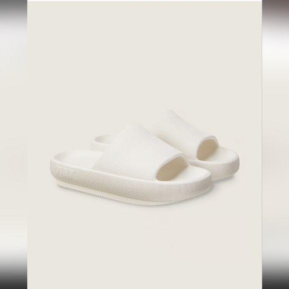 Victoria Secret- White Pillow Slides-L (9-10) - Picture 4 of 4